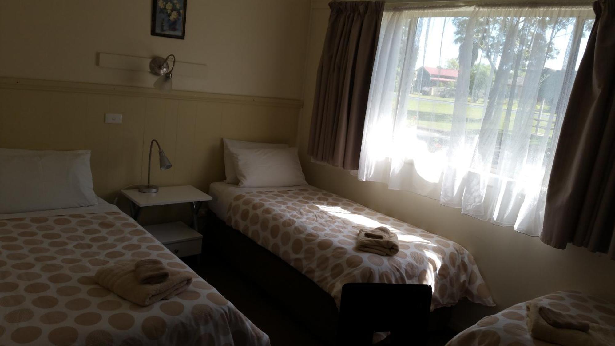 Kaniva Midway Motel Phòng bức ảnh